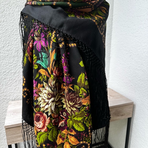 Vintage Pavlovo Posad Wool Shawl with Silk Fringe - Bright Floral Design - Picture 5 of 16